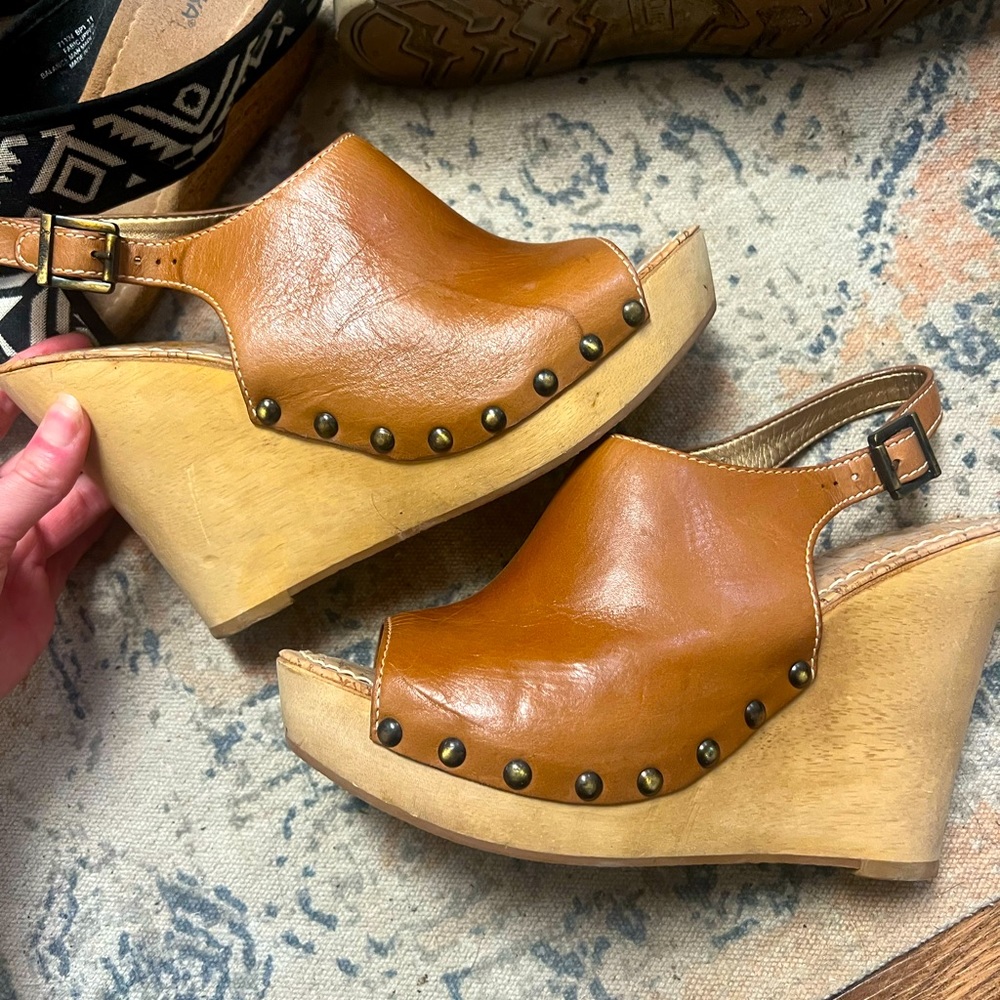 Super cute wedges with all the vibes!
